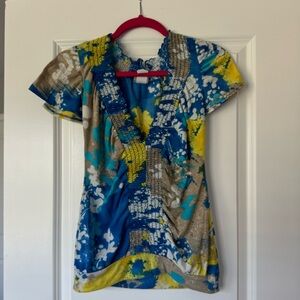 Daytrip Graphic Print Top. Size small.